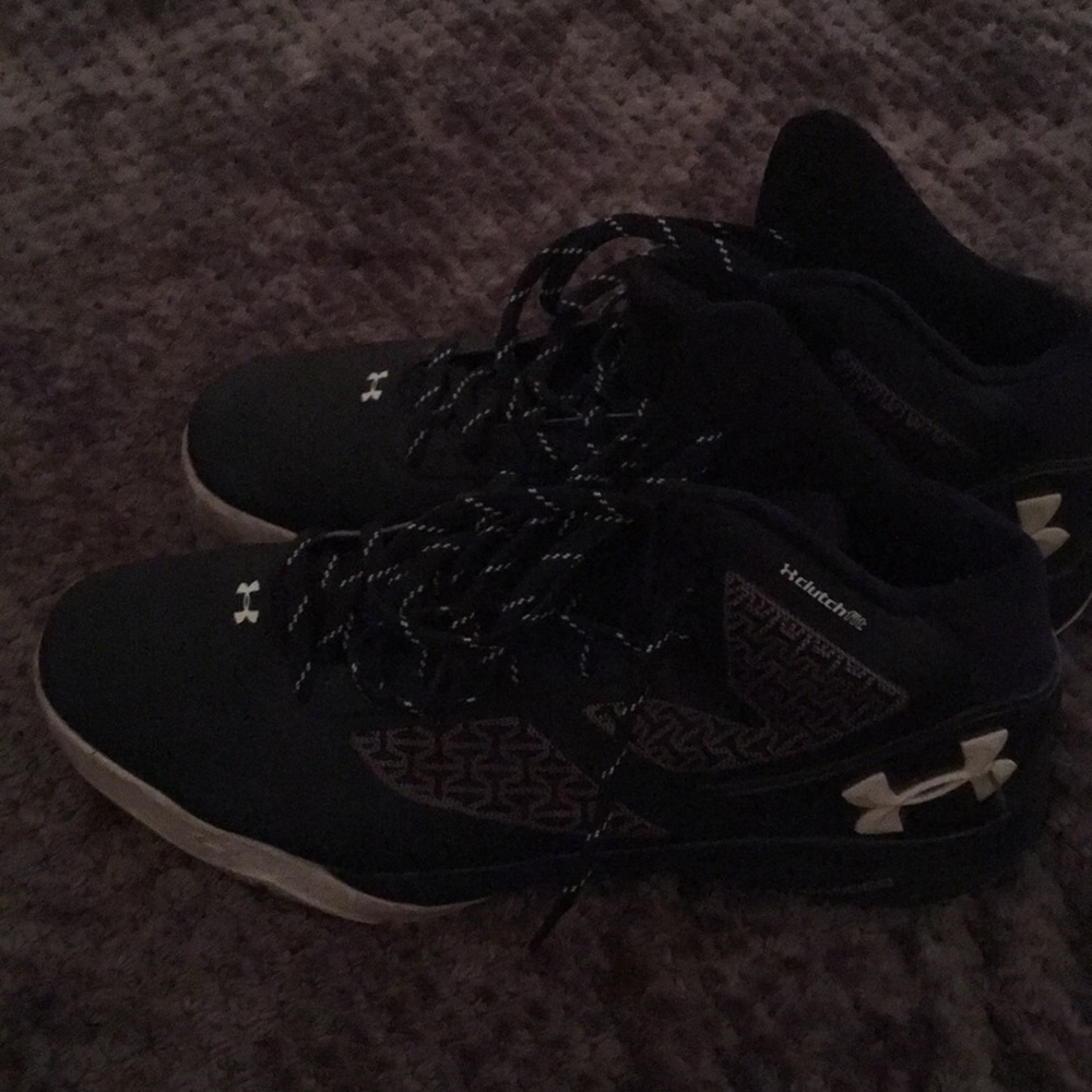 Men’s basketball shoes